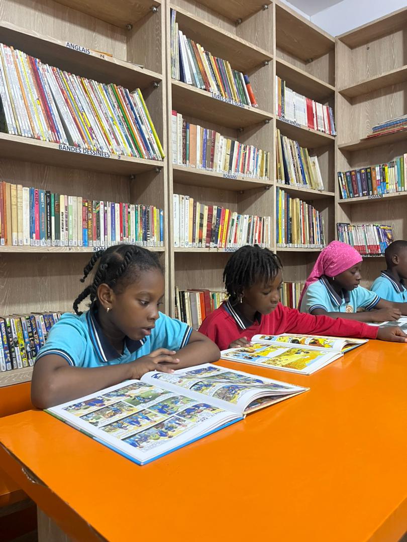 Séance de lecture en bibliothèque